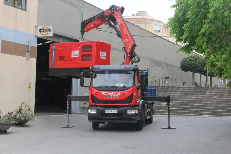 Camion transporta grupos electrogenos